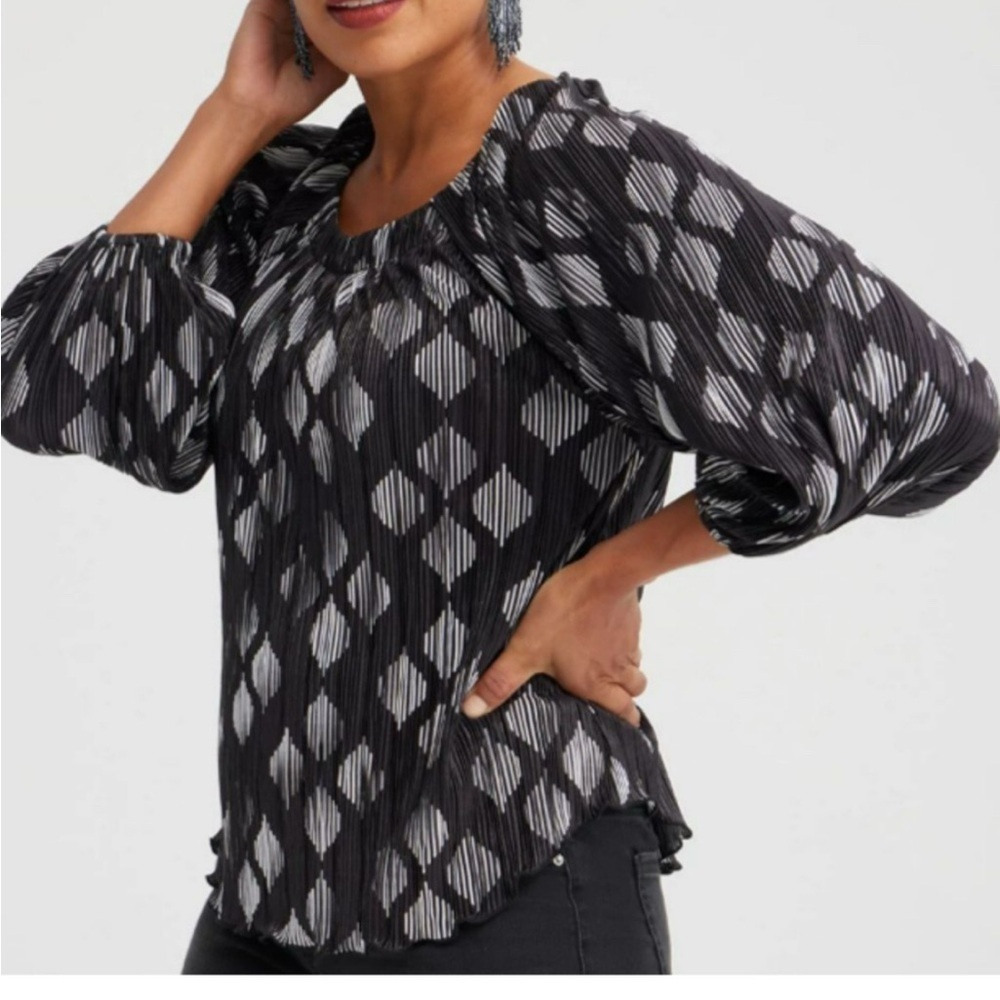 Chico's Diamond Foil Crinkle Tee Size 1 Black White Geometric Plisse Top NWT
